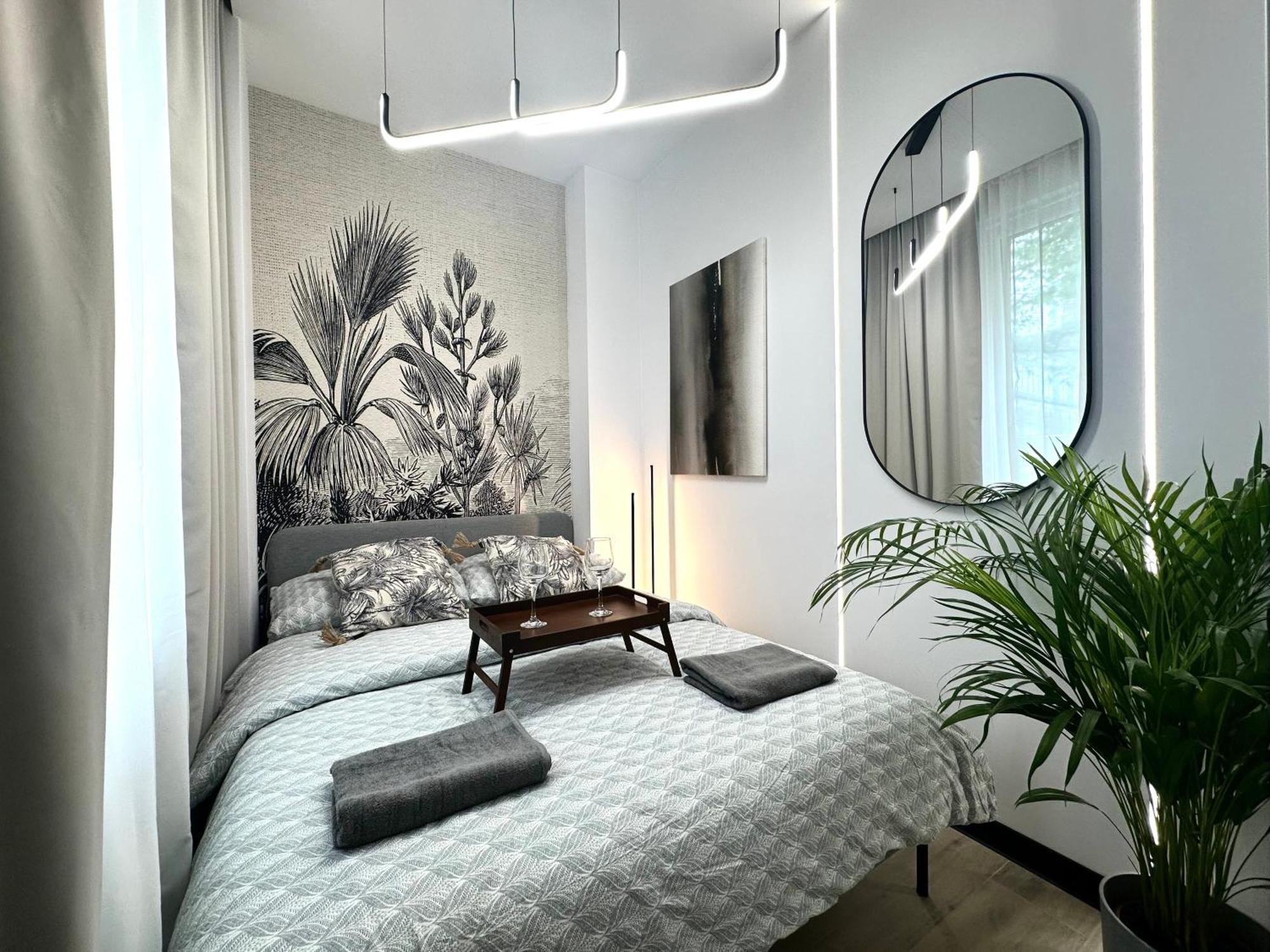 Szewska Apartment ~ 200M Main Square ~ Self Check-In 20H, Wroclaw